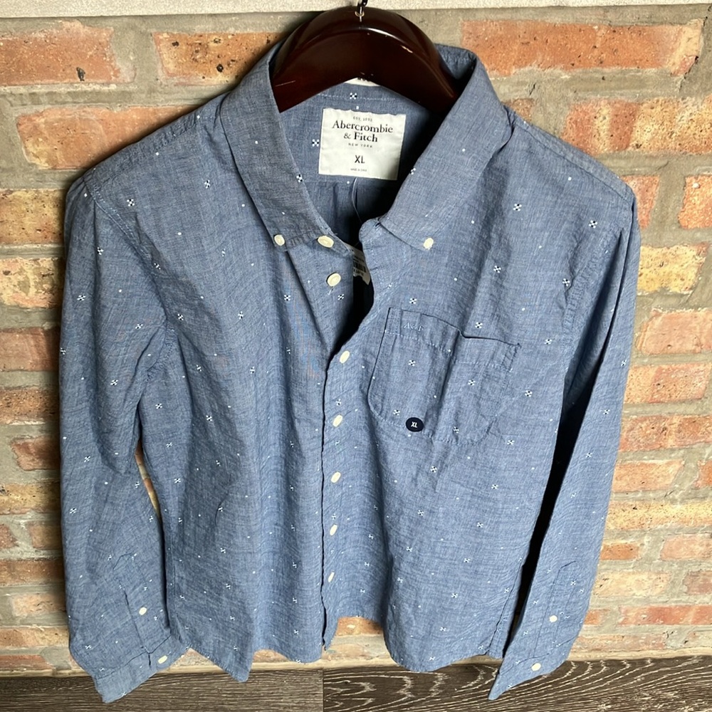 Abercrombie & Fitch - Picture 3 of 16
